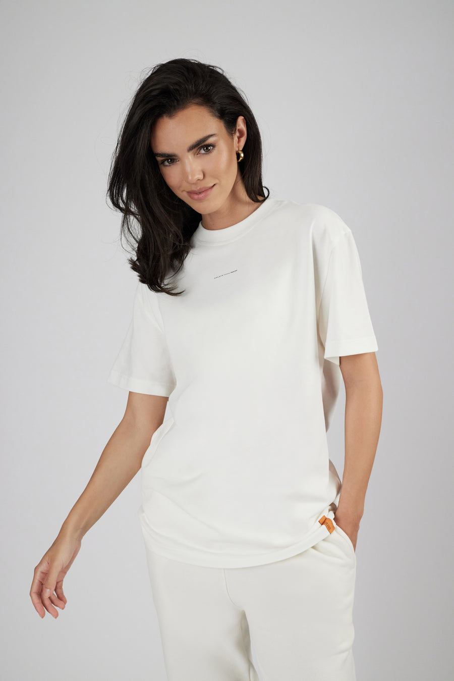 Woman wearing an oversized unisex T-Shirt in color white
